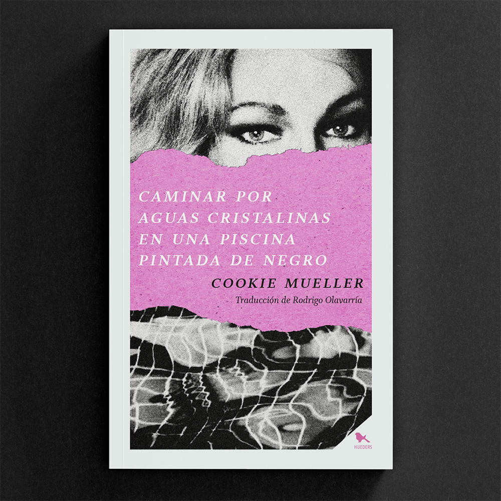 CAMINAR POR AGUAS CRISTALINAS EN UNA PISCINA PINTADA DE NEGRO